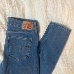 NEW Levi’s 720 Super Skinny Blue wash Sz 30